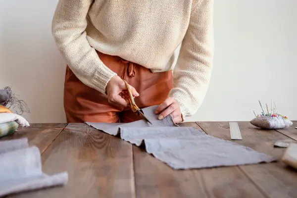 Cortes Clássicos e Modernos em Roupas de Tecidos Reciclados: O Que Está na Moda?